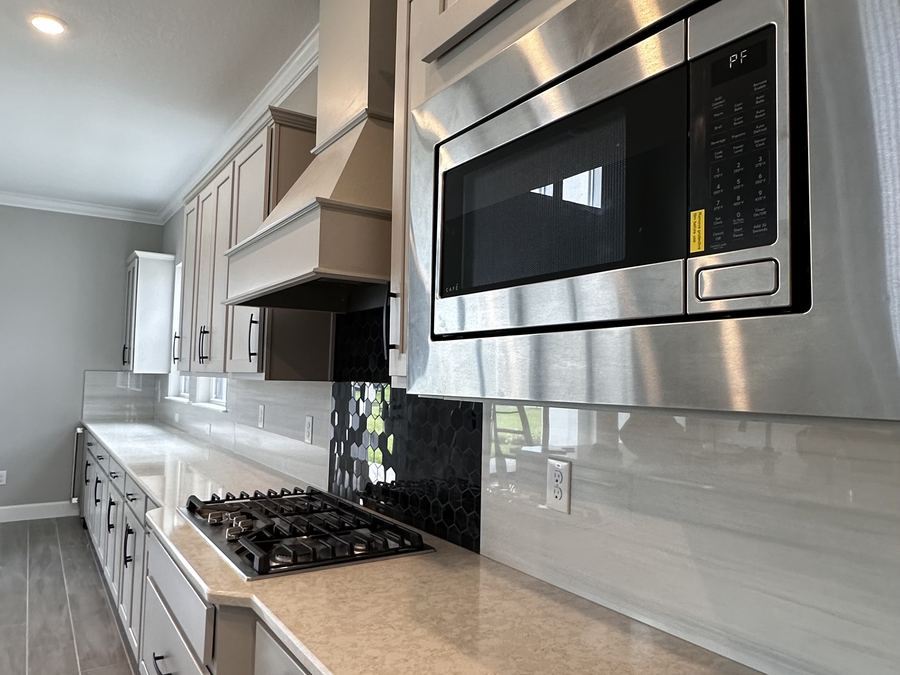 Cocina con frontal de azulejo blanco — Florida, EE. UU.